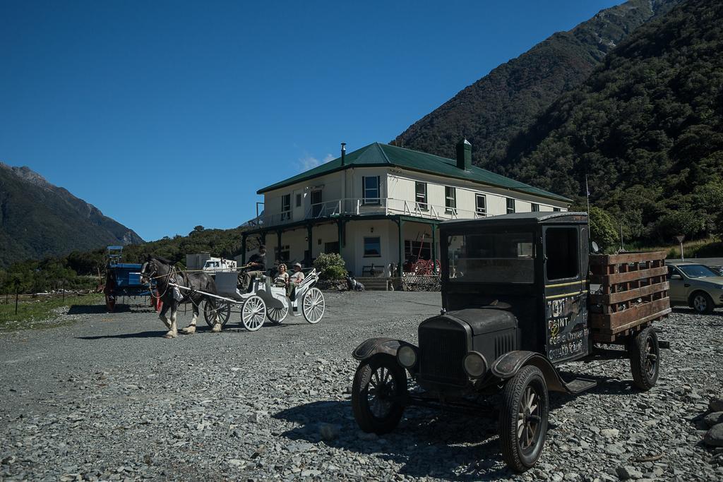 Otira Stagecoach Hotel Bagian luar foto