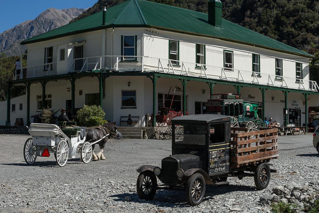 Otira Stagecoach Hotel Bagian luar foto