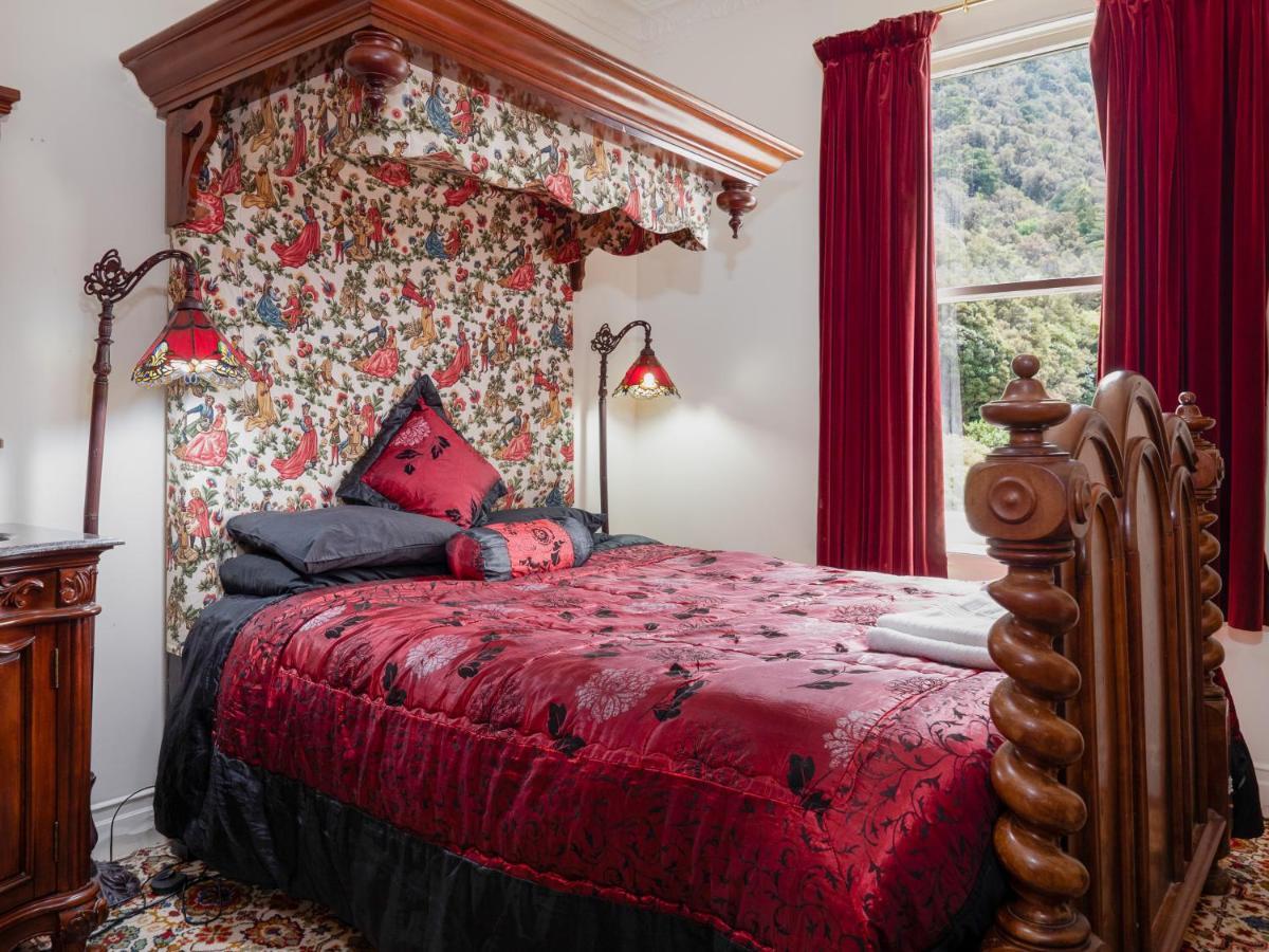 Otira Stagecoach Hotel Bagian luar foto